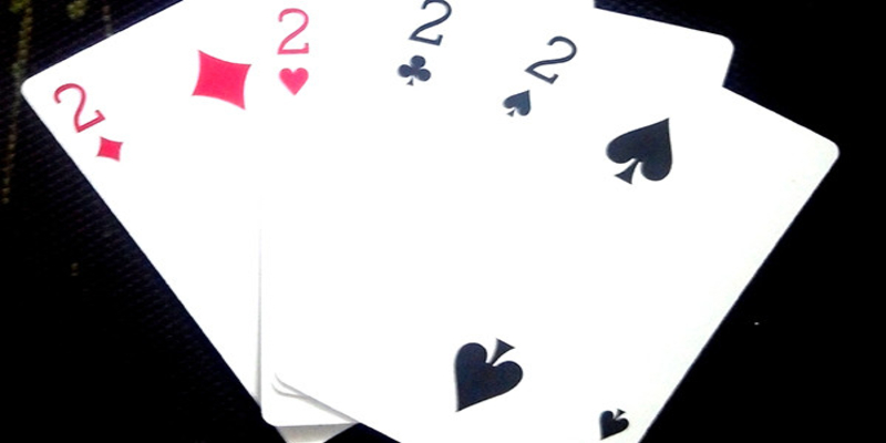 Bài Sâm Là Gì - Tìm Hiểu Cách Chơi Dễ Chiến Thắng 4 Bốn con 2 là bộ tứ quý mạnh nhất trong bài sâm